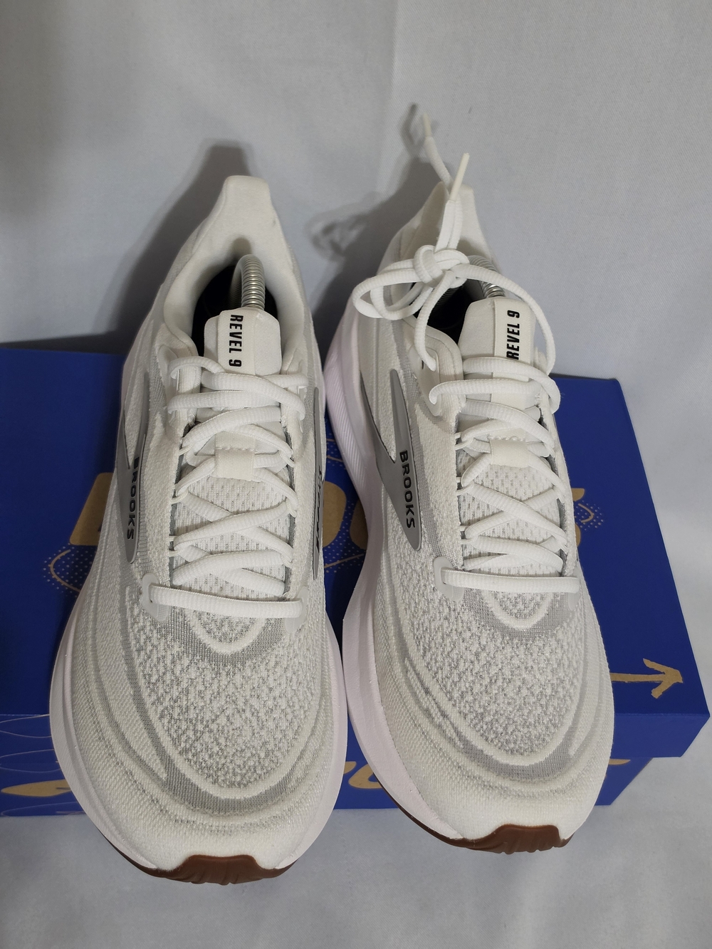 BROOKS Revel 9 White Gray Athletic Running Shoes US Women Size 10.5 (NWOT) - Picture 5 of 16